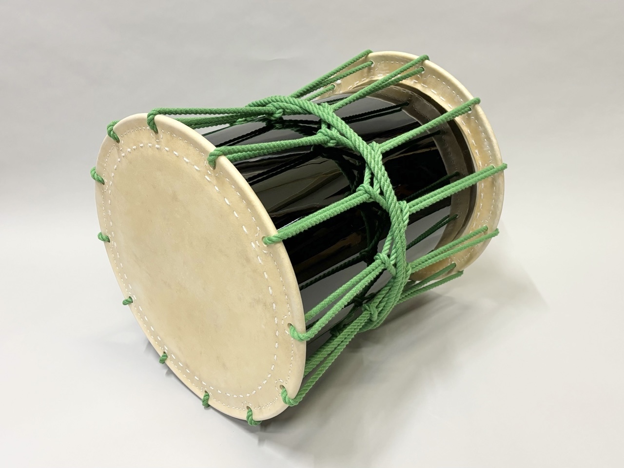 担ぎ太鼓 桶胴太鼓 締太鼓中古品⑥ （担ぎ桶太鼓 1尺6寸 胴黒塗装 受注  